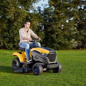 Ride On Lawnmowers/Tractors & Zero Turns